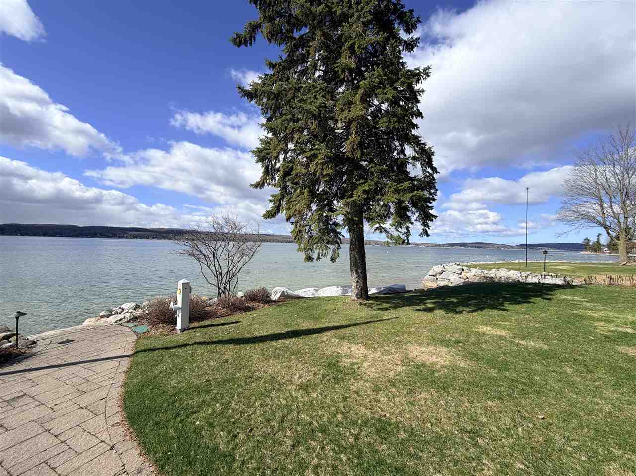 647 Woodland Drive