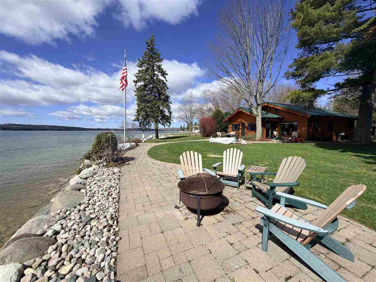 647 Woodland Drive
