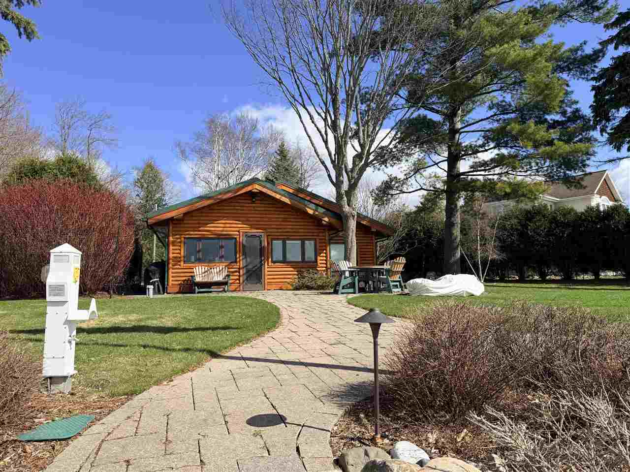 647 Woodland Drive