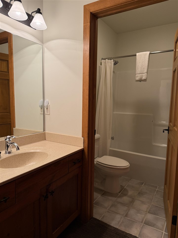 670 Beech Drive Unit: Unit #809 "C" / Door #809