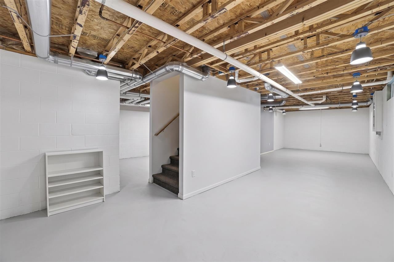 315 W Hurlbut Avenue