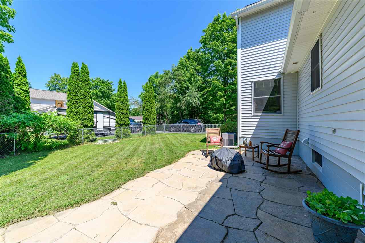 315 W Hurlbut Avenue