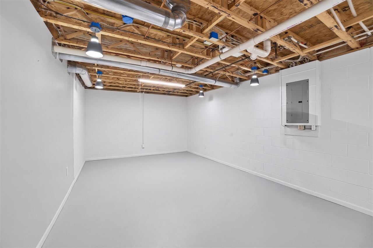315 W Hurlbut Avenue