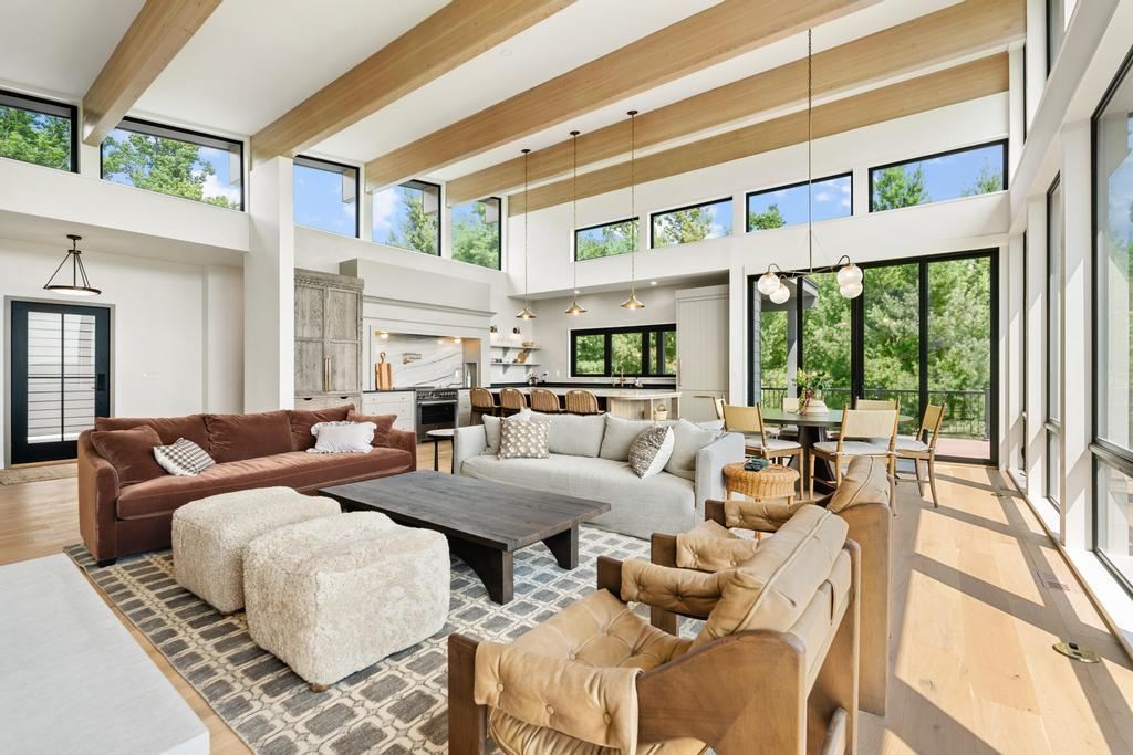 4564 Oak Bluff