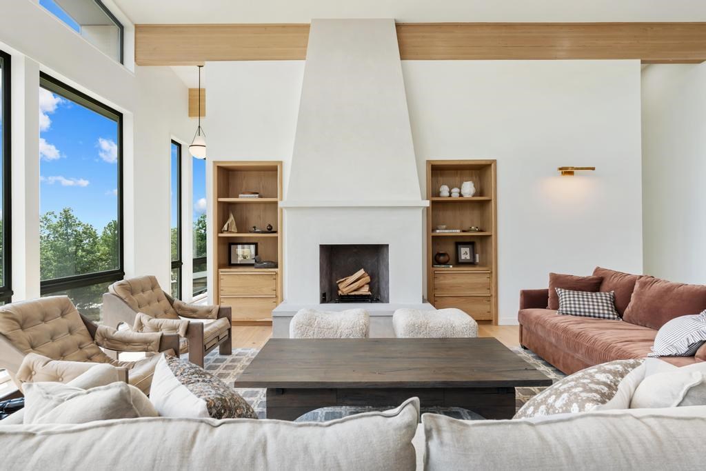 4564 Oak Bluff