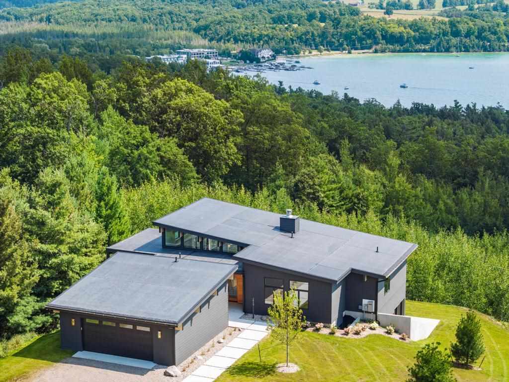 4564 Oak Bluff