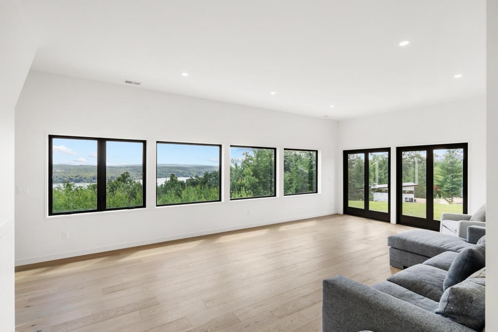 4564 Oak Bluff