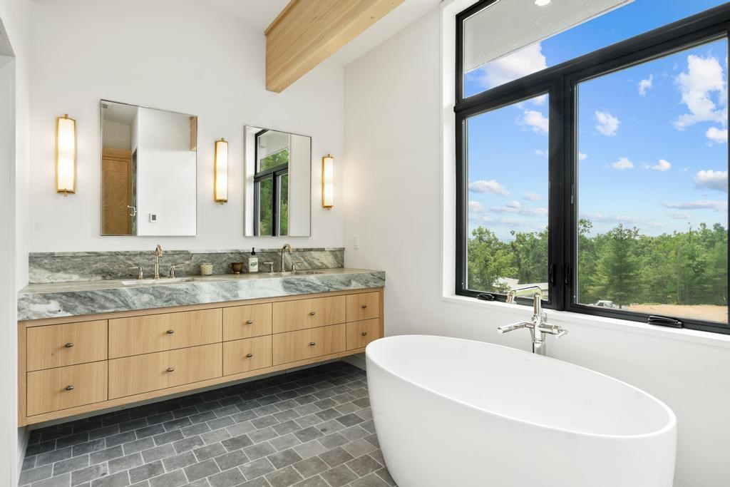 4564 Oak Bluff