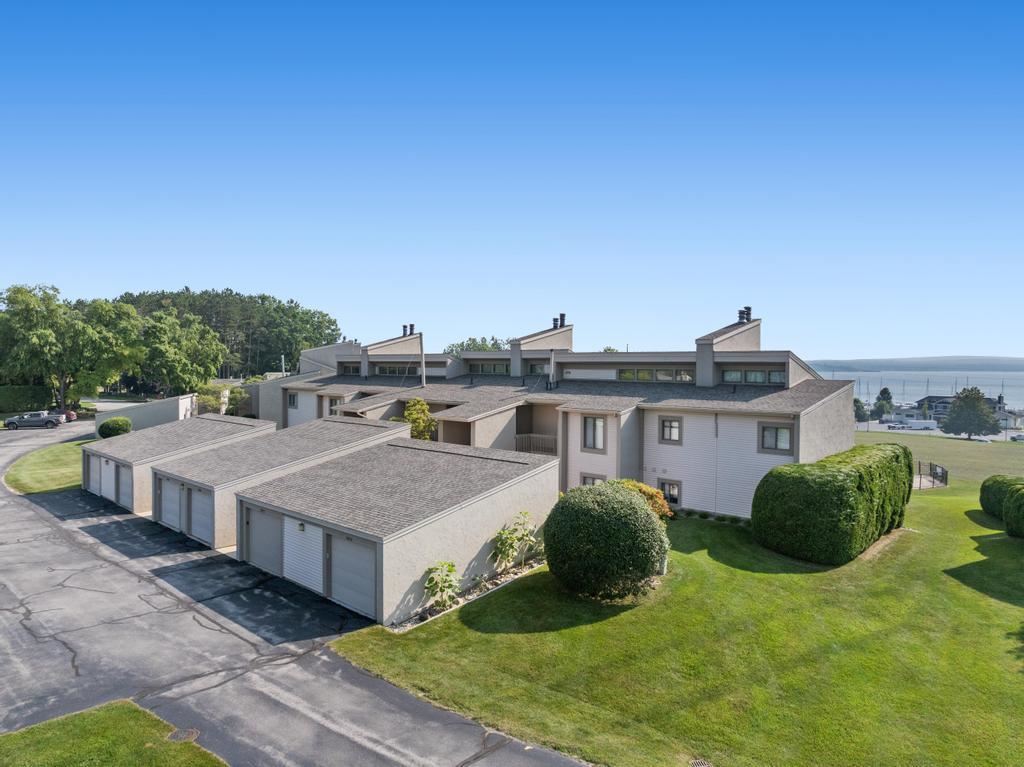 1022 Marina Bluff Dr.
