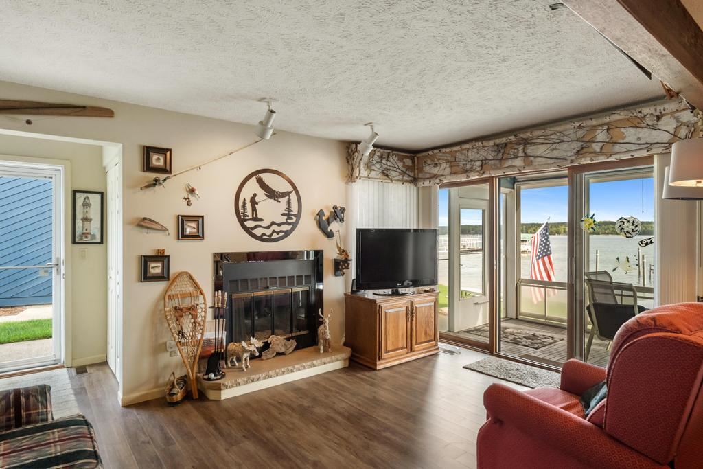 504 N Lake Street Unit: 9