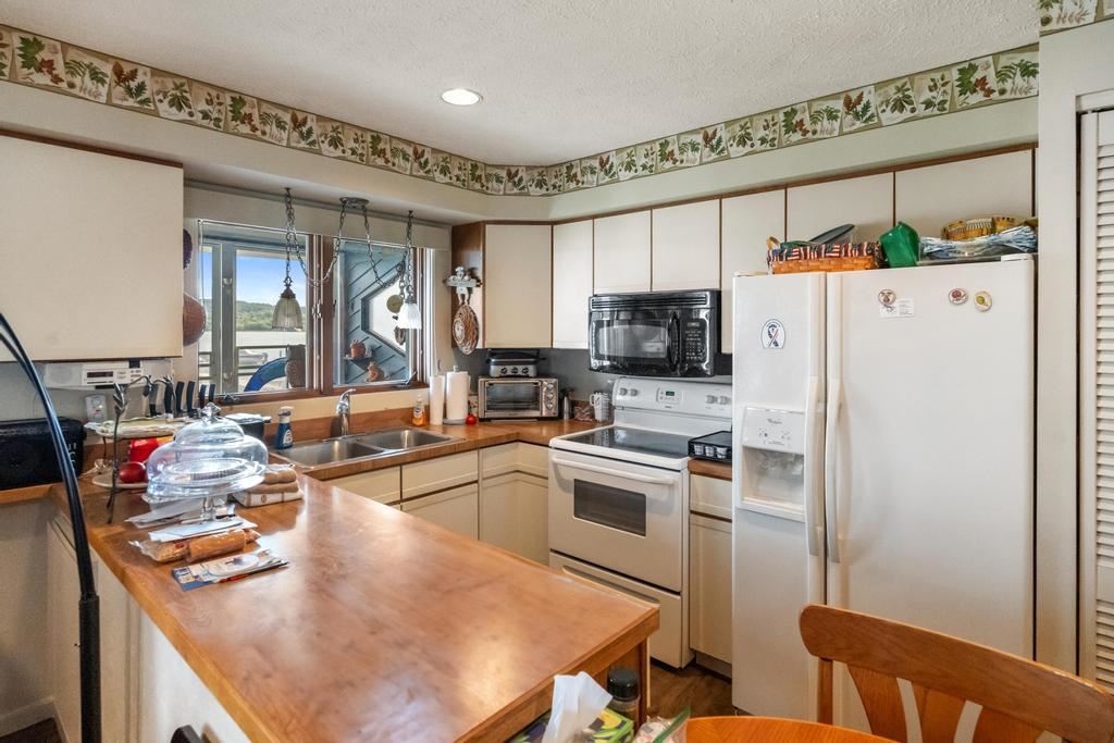 504 N Lake Street Unit: 9