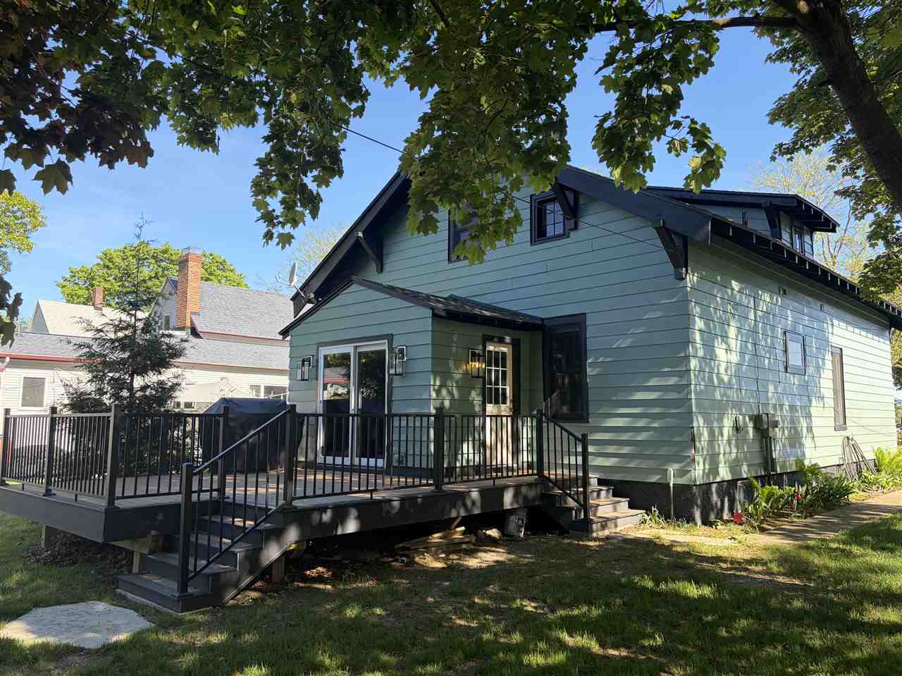 118 E Hurlbut Avenue