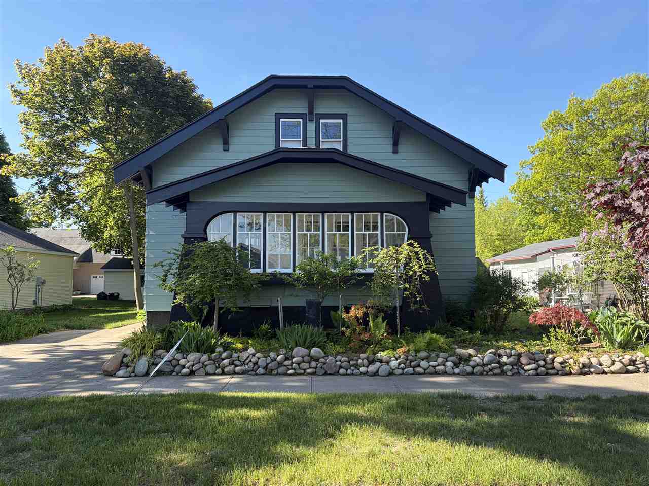 118 E Hurlbut Avenue