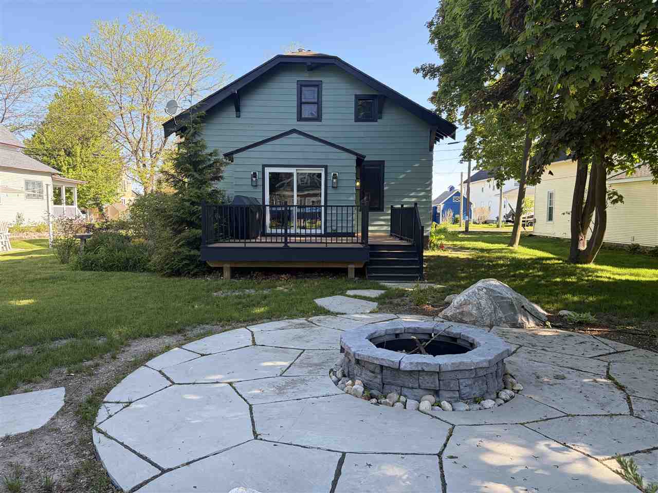 118 E Hurlbut Avenue