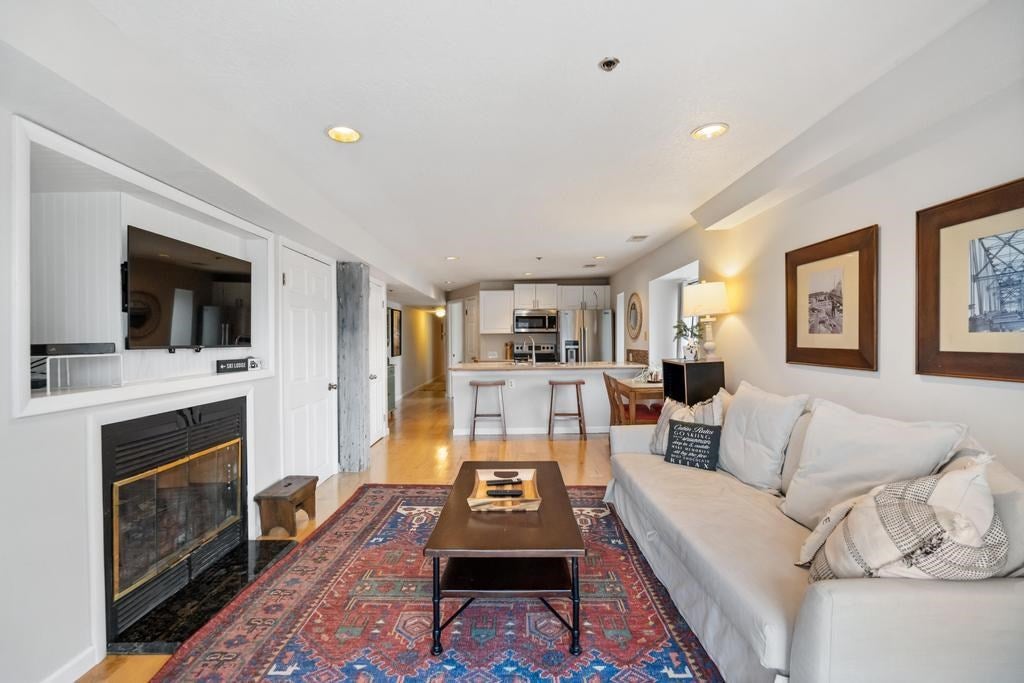 6 W Main Street Unit: 1