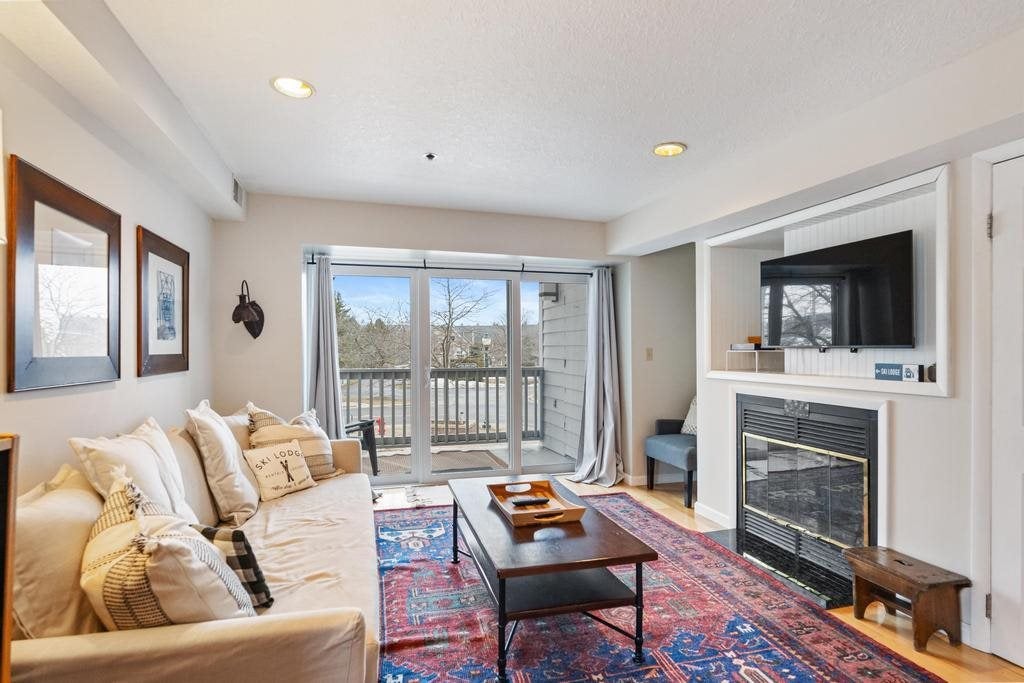 6 W Main Street Unit: 1