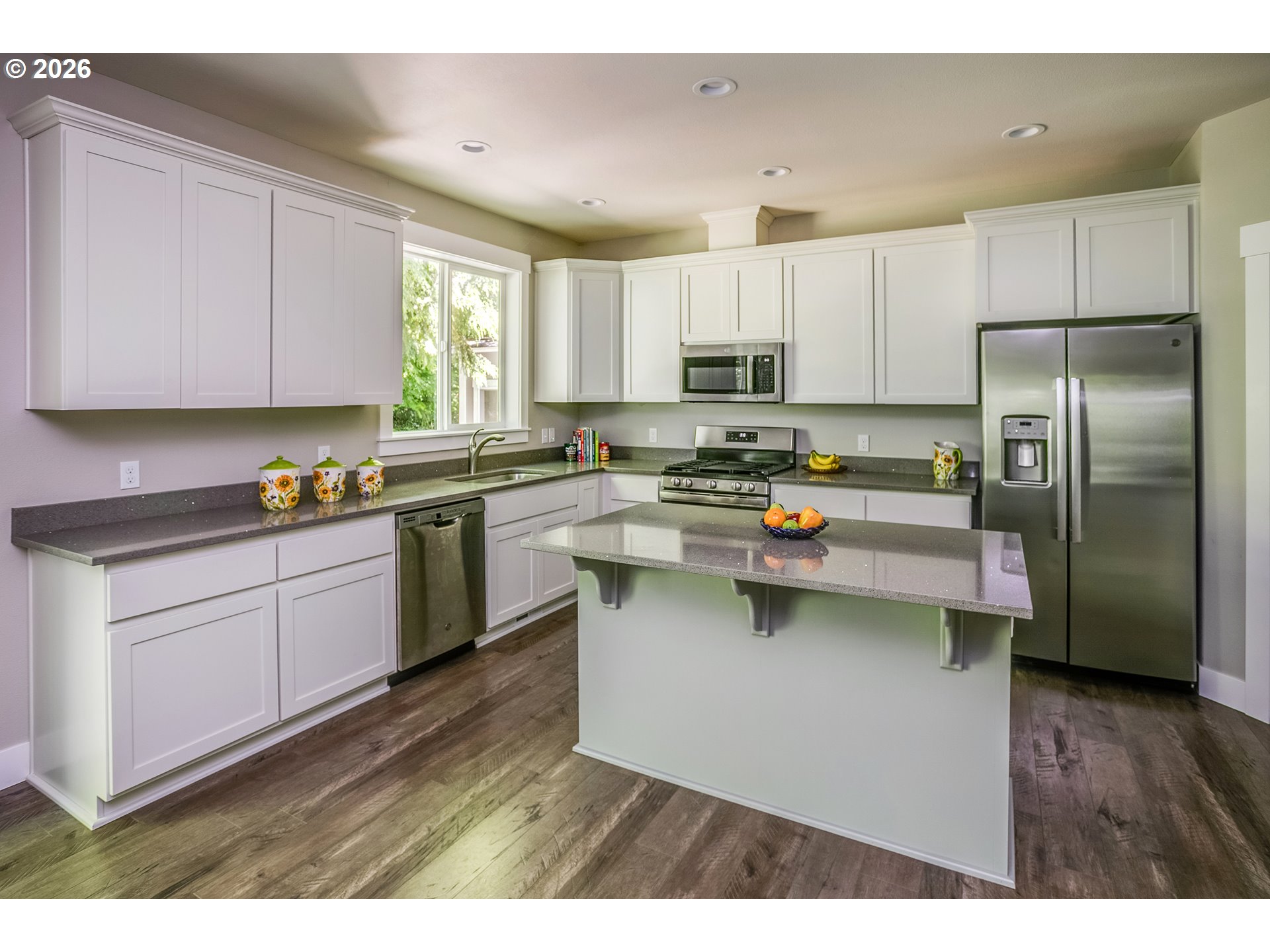 1975 FOREST DR