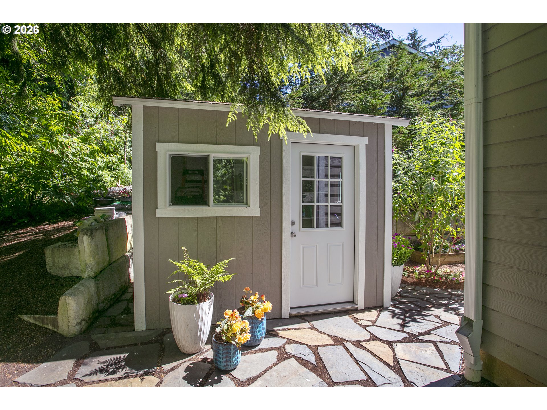 1975 FOREST DR