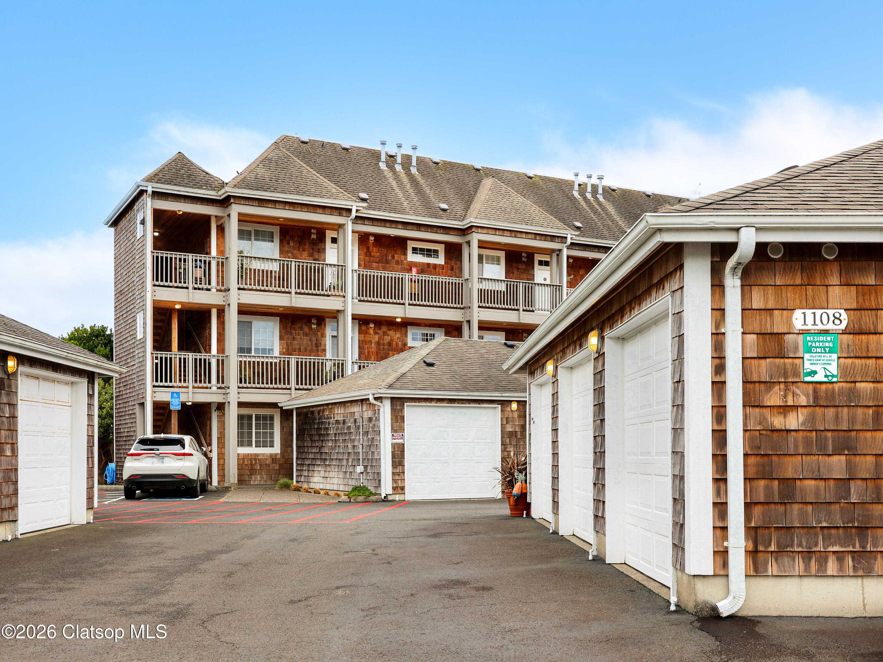 1108 S Holladay Drive, 16