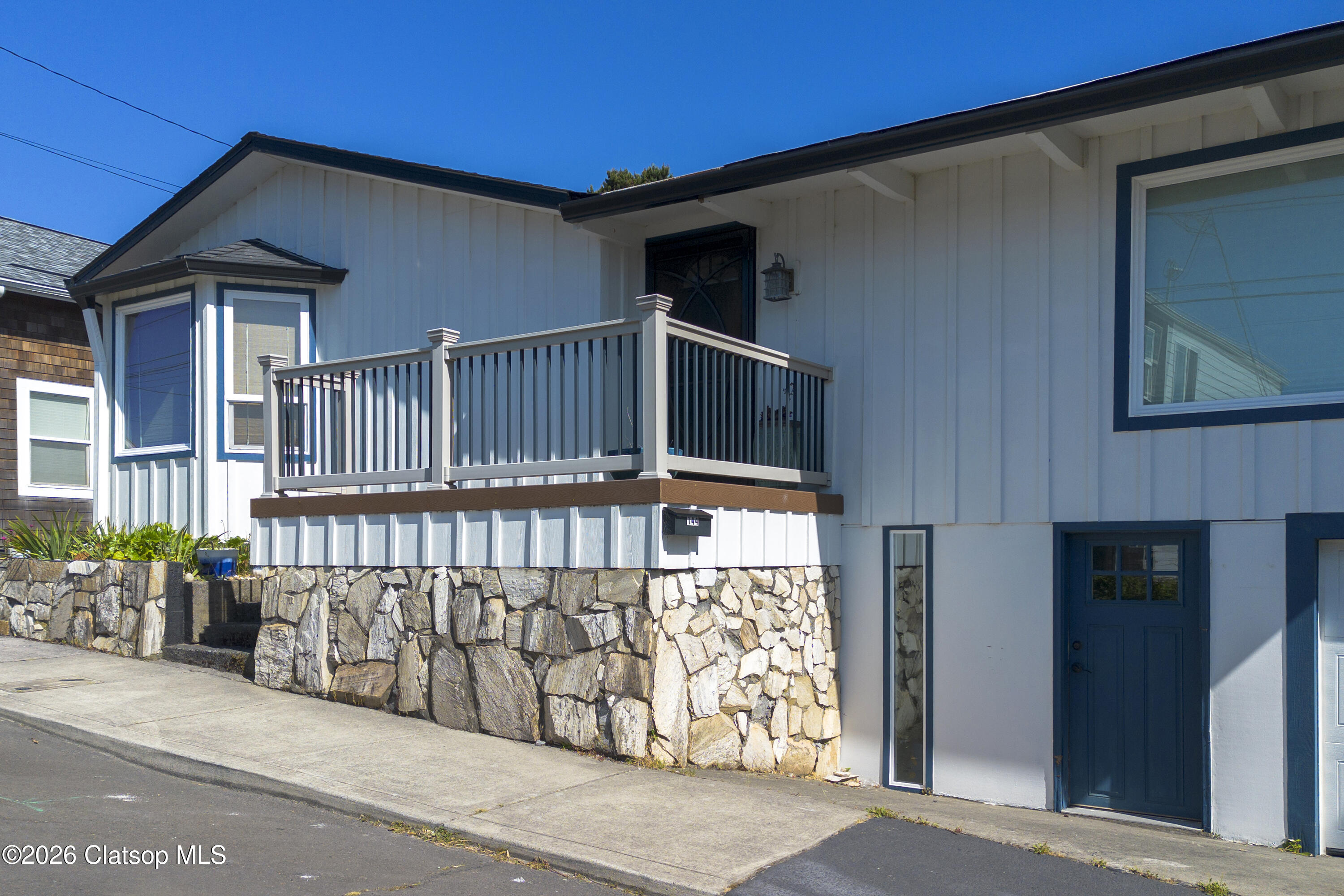 144 6th Avenue