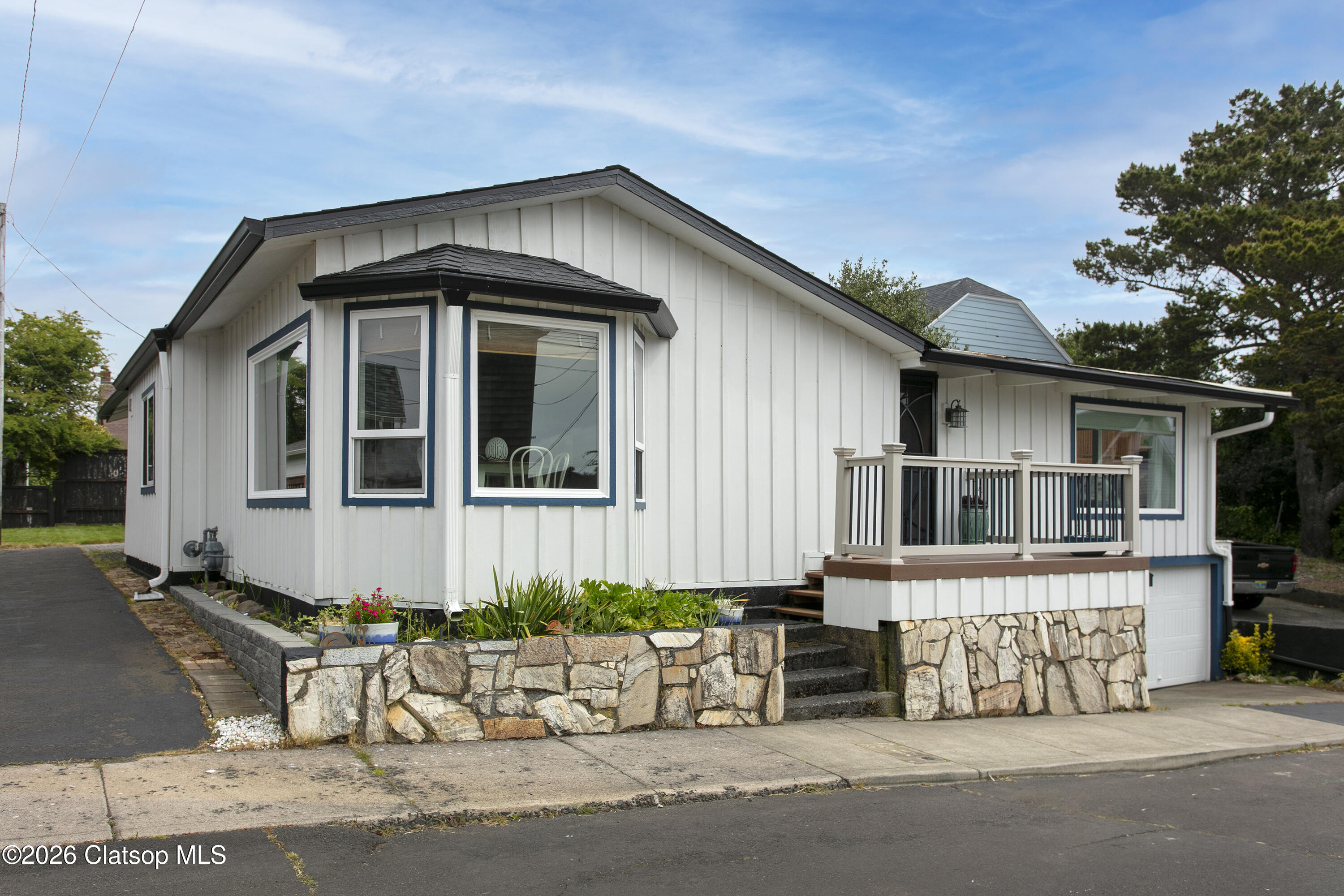 144 6th Avenue