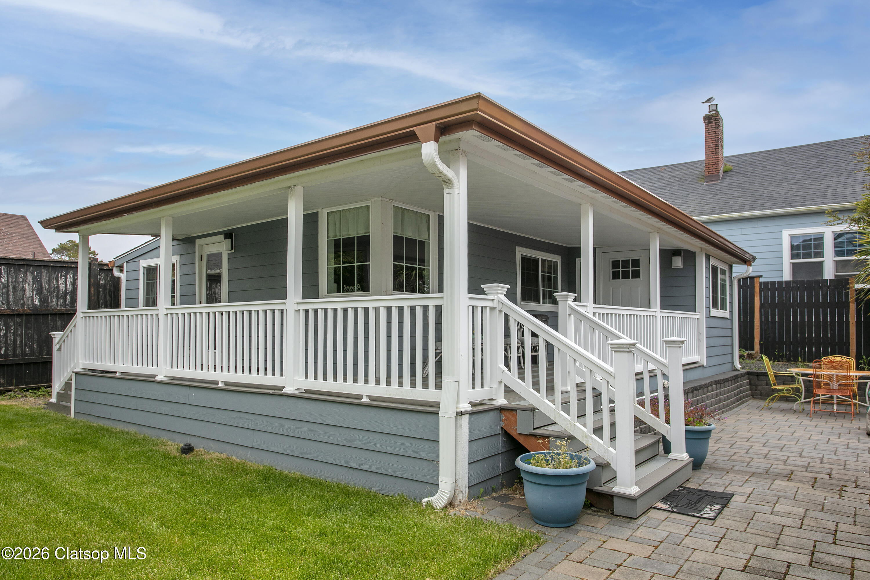 144 6th Avenue
