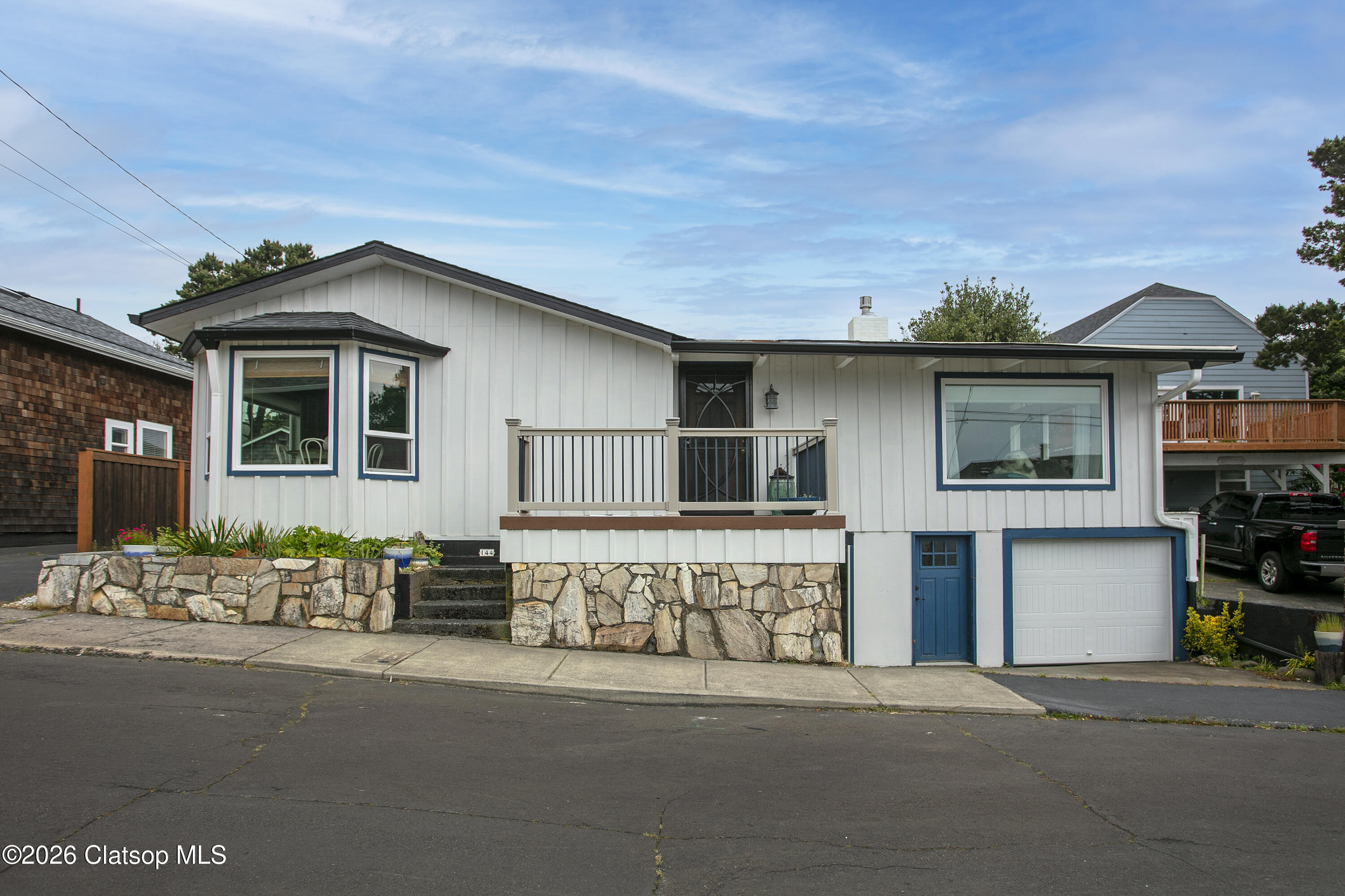 144 6th Avenue