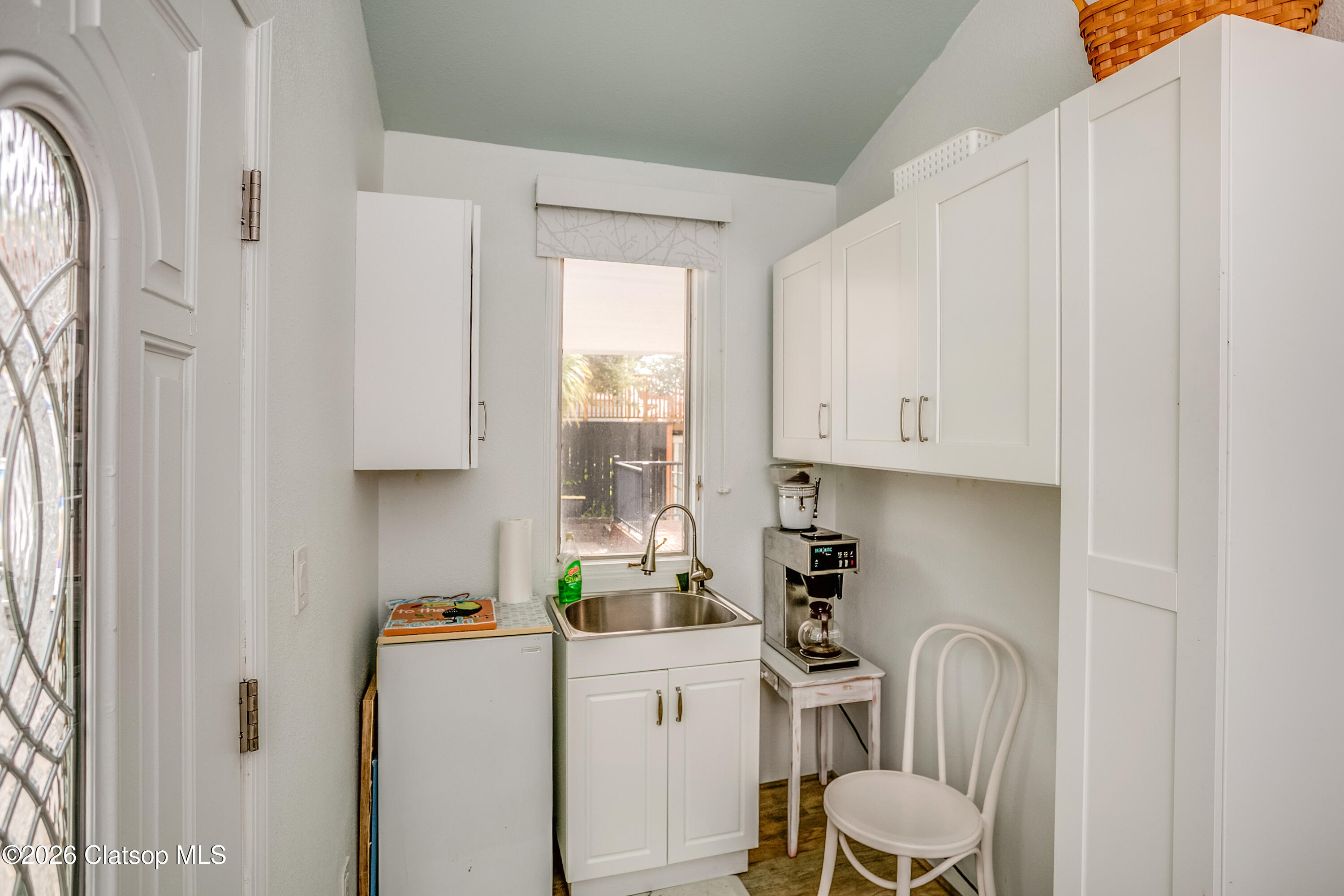 144 6th Avenue