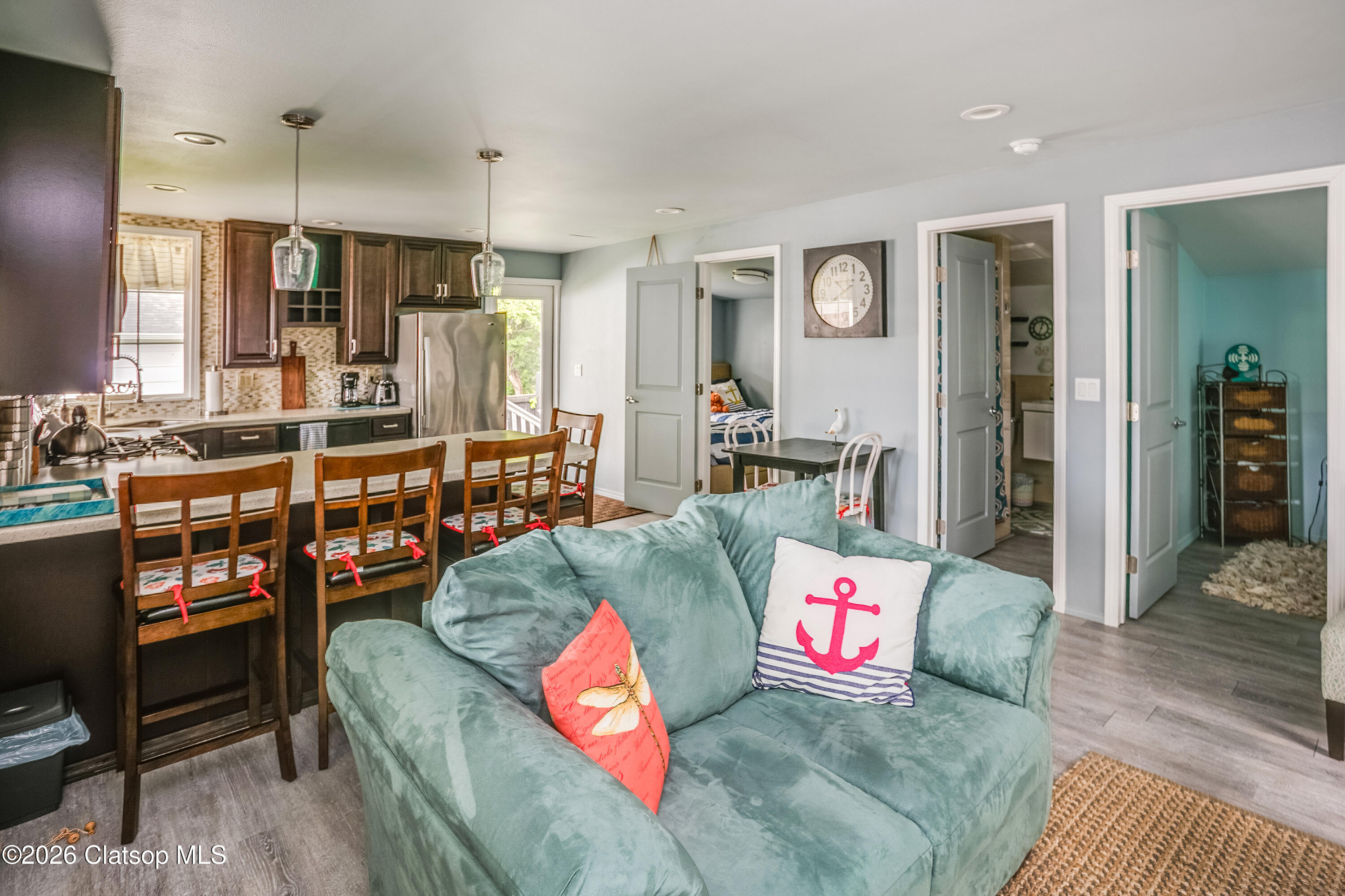 144 6th Avenue