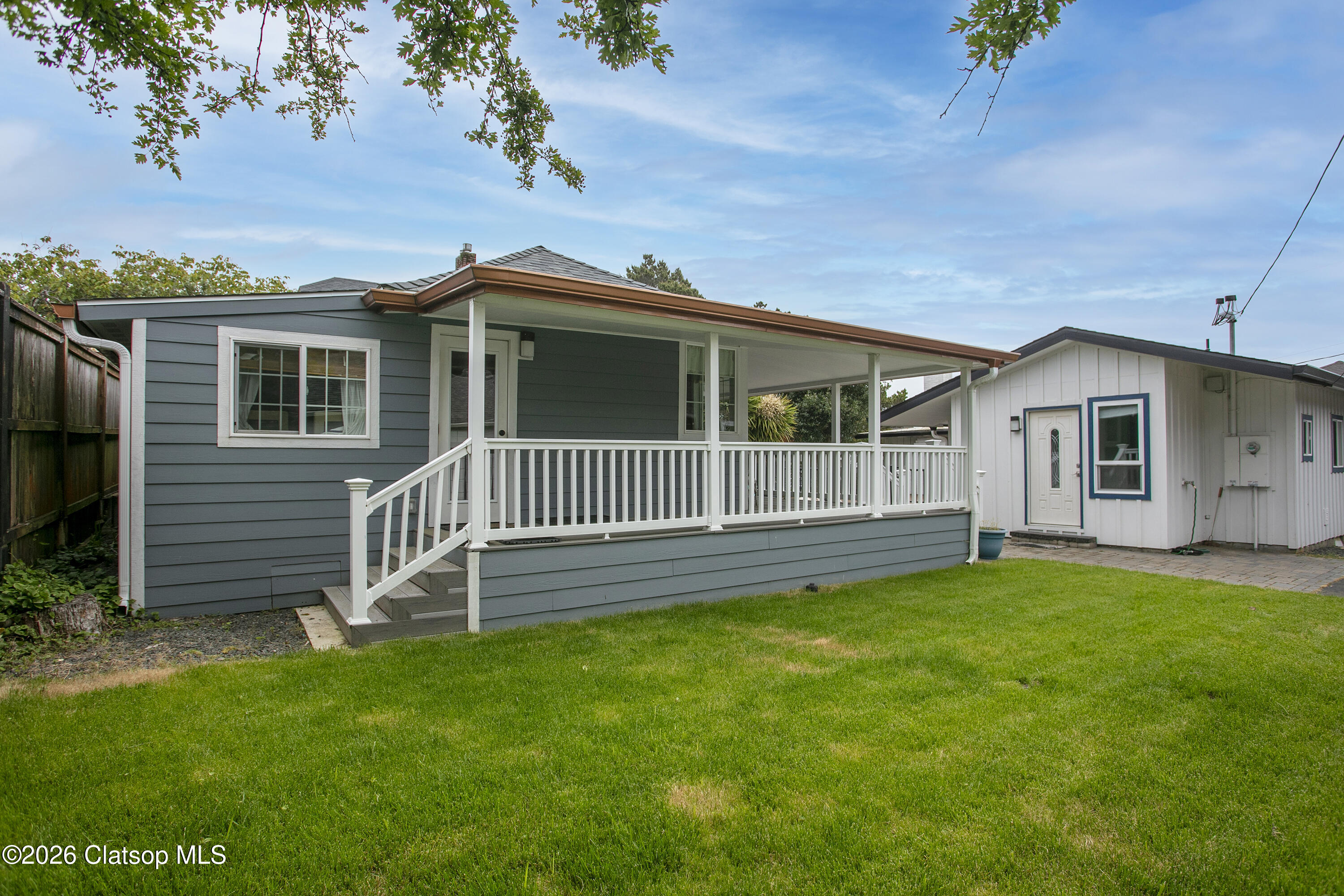 144 6th Avenue