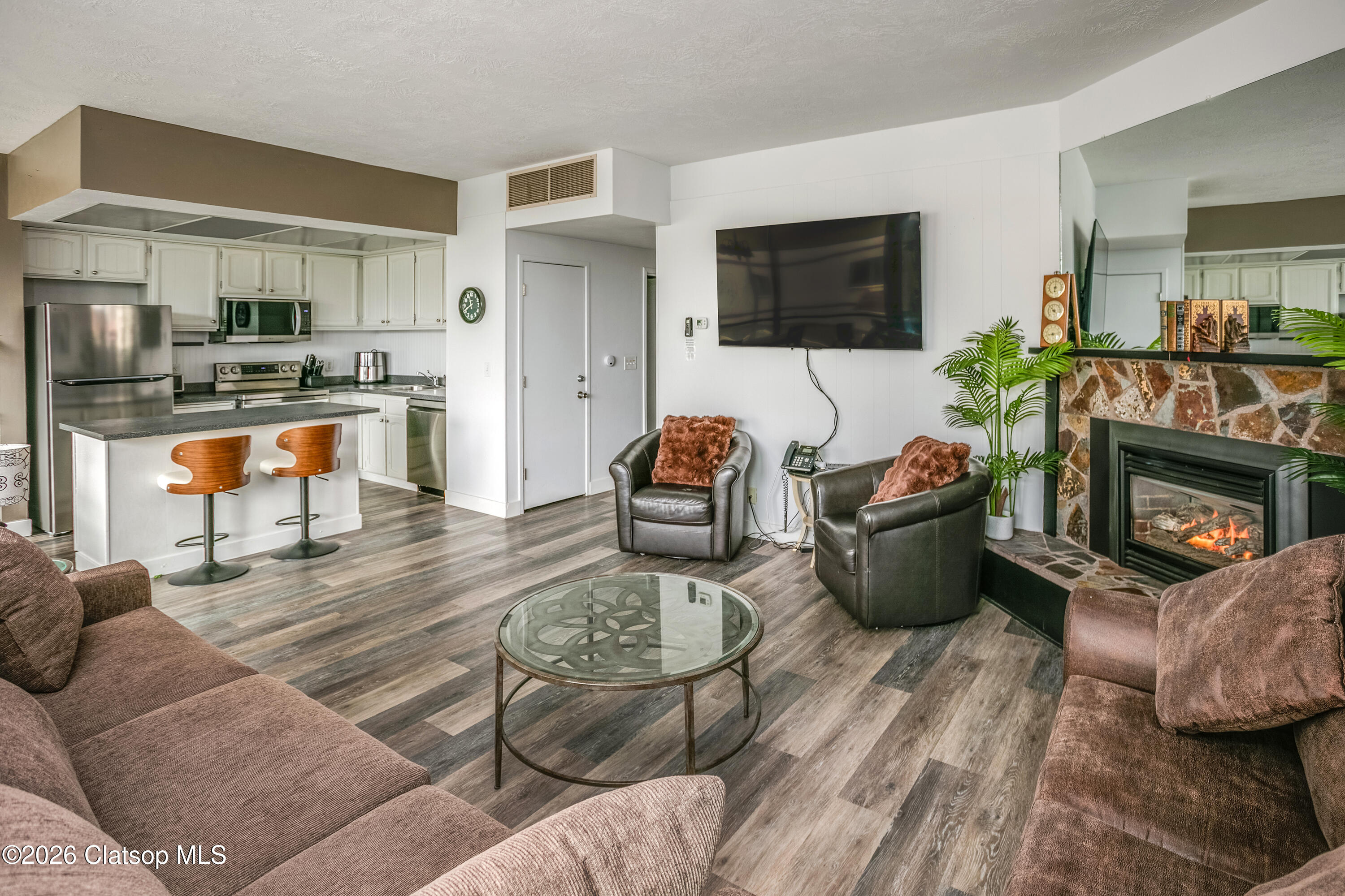 475 S Promenade, 112