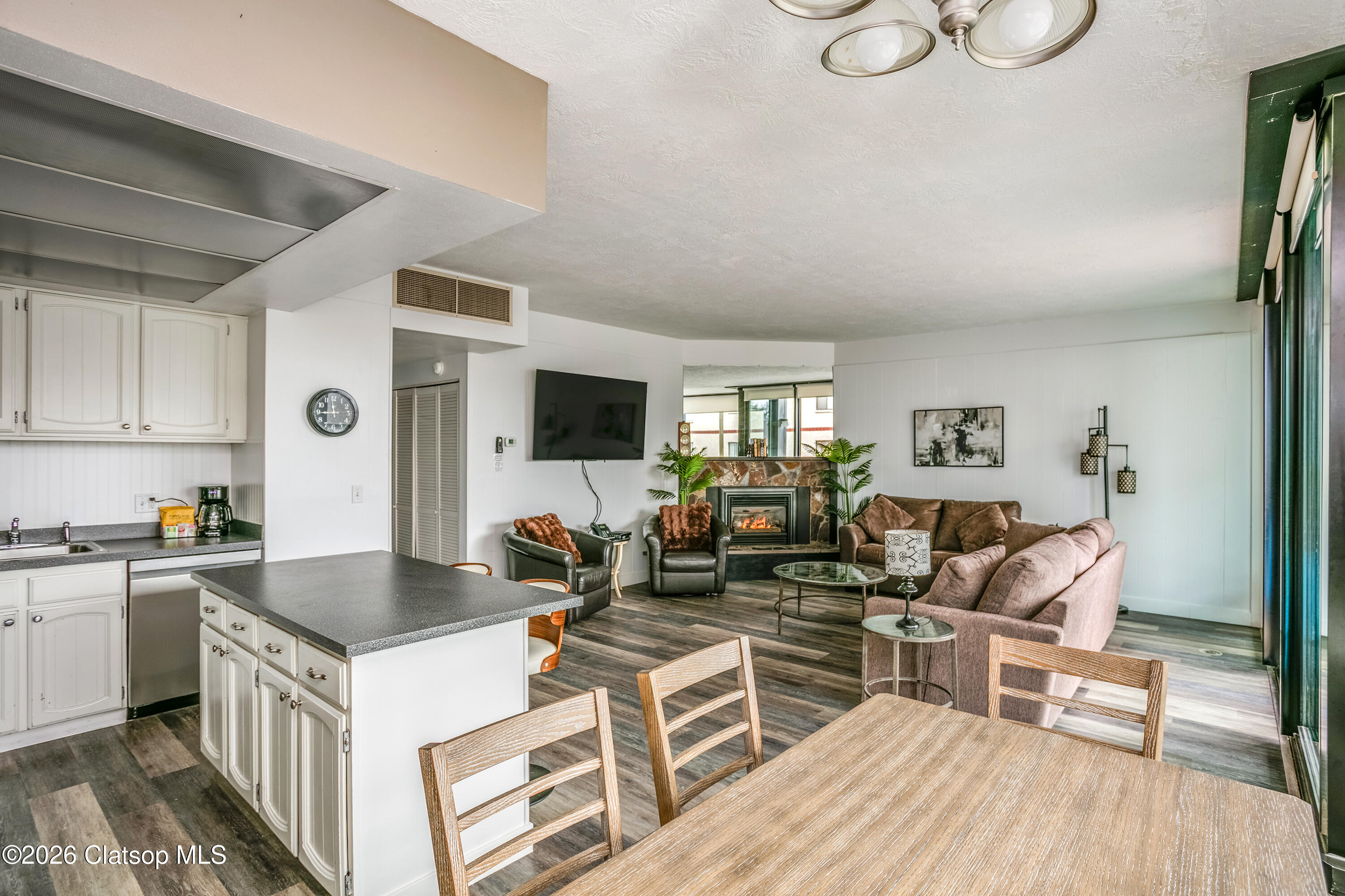 475 S Promenade, 112
