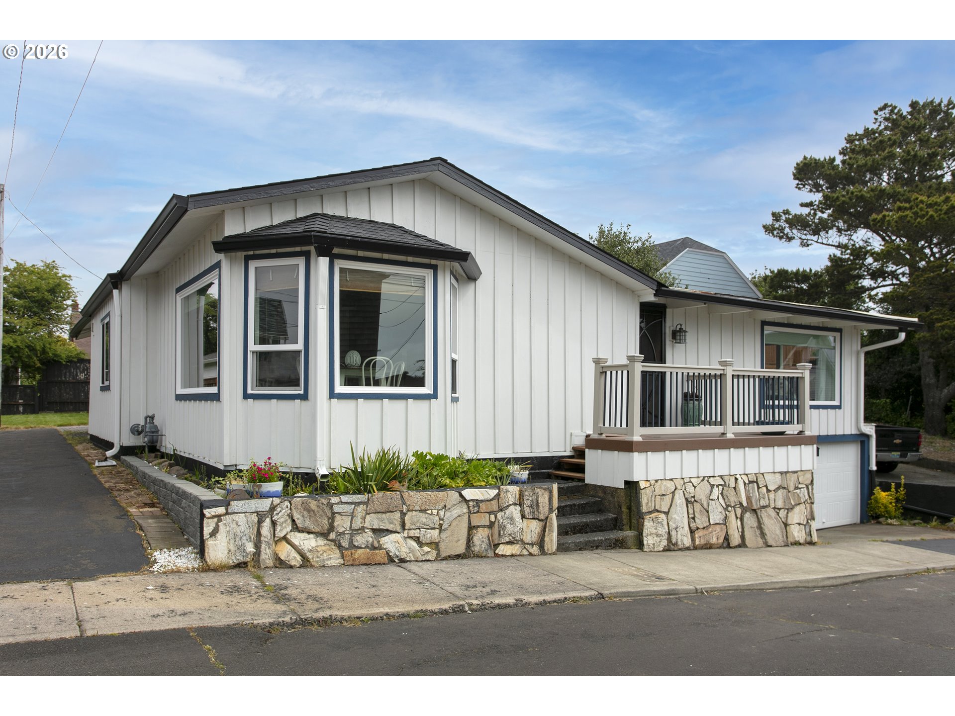 144 6TH AVE