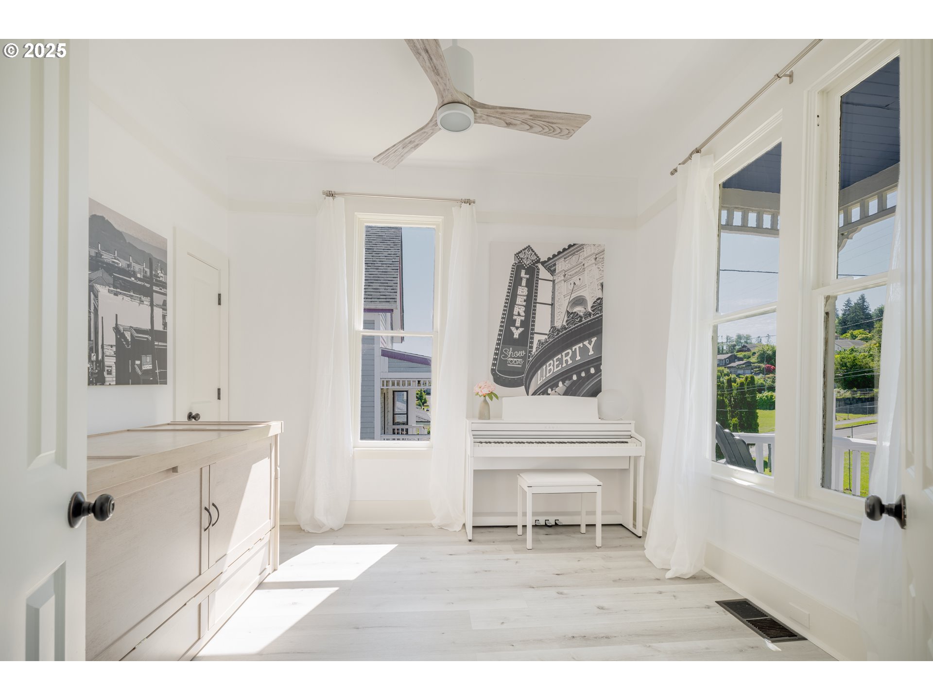 842 IRVING AVE