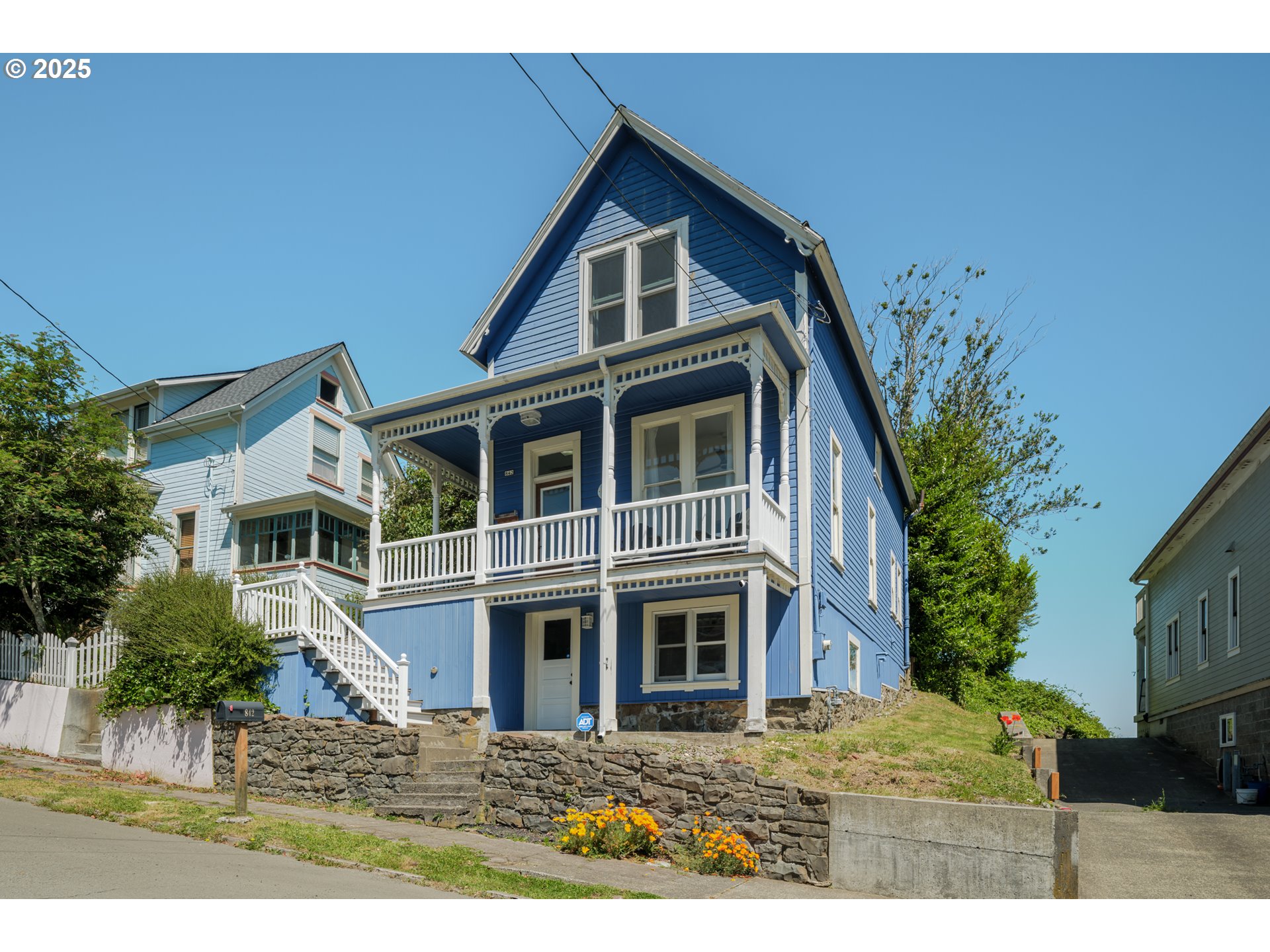 842 IRVING AVE