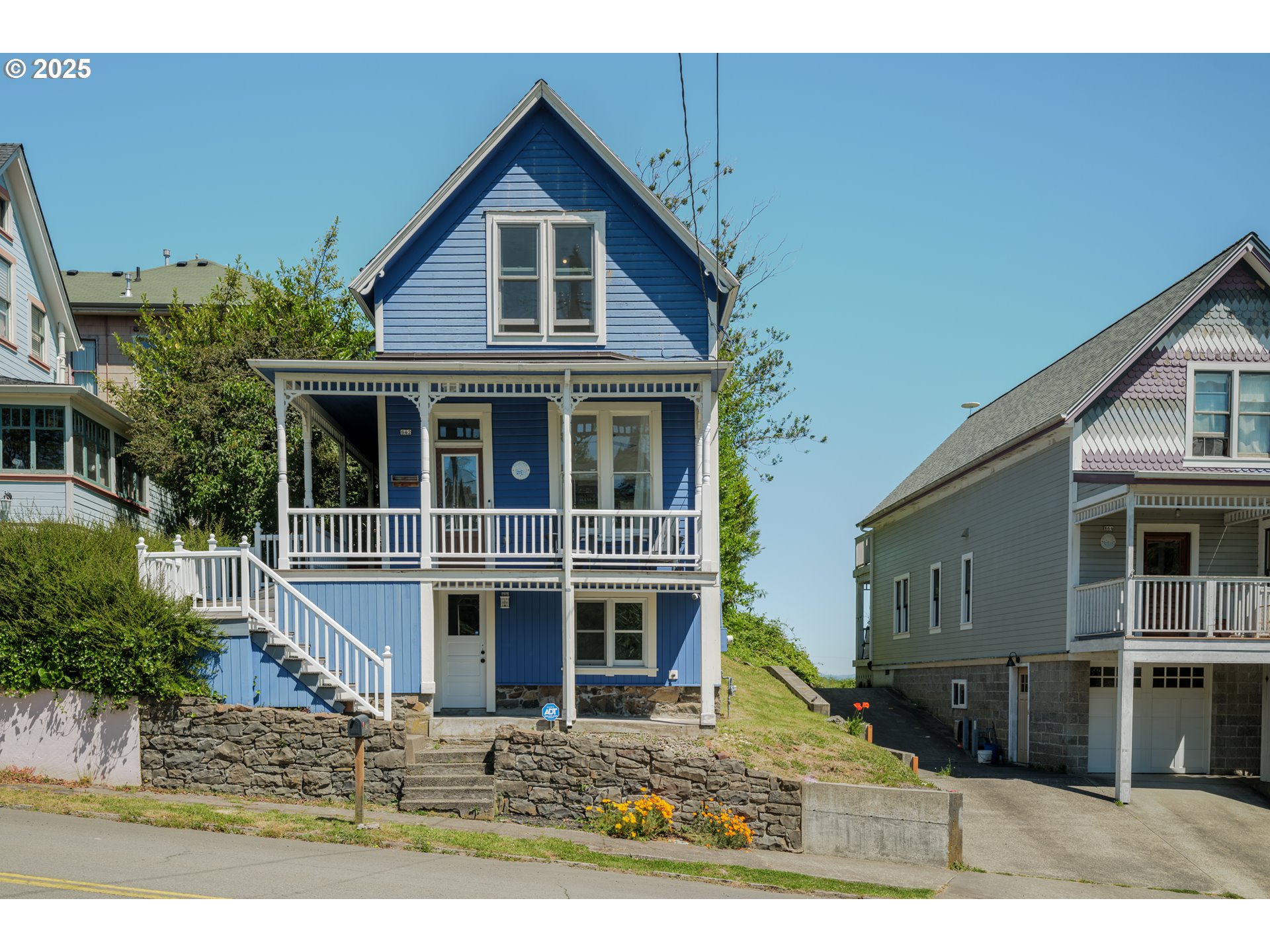 842 IRVING AVE