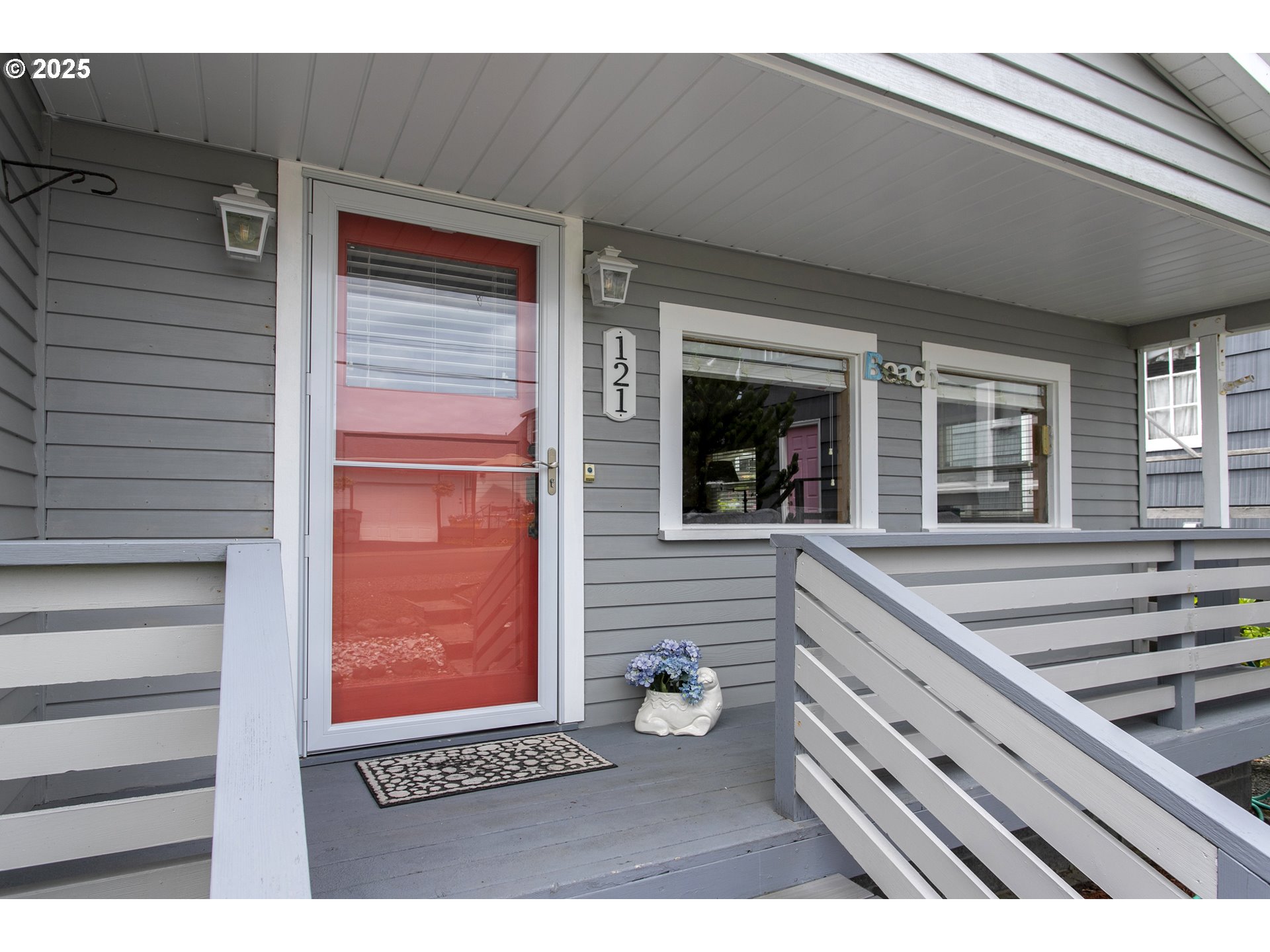 121 AVENUE S