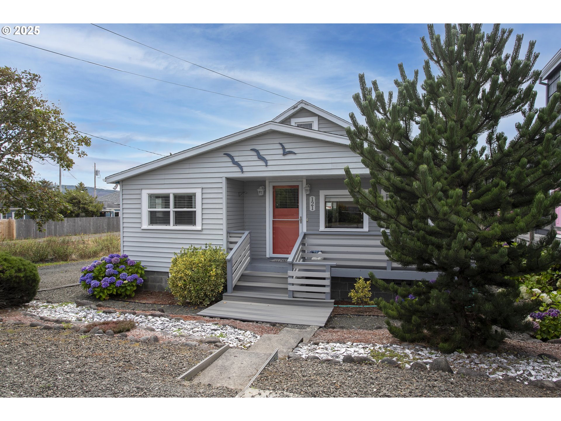 121 AVENUE S