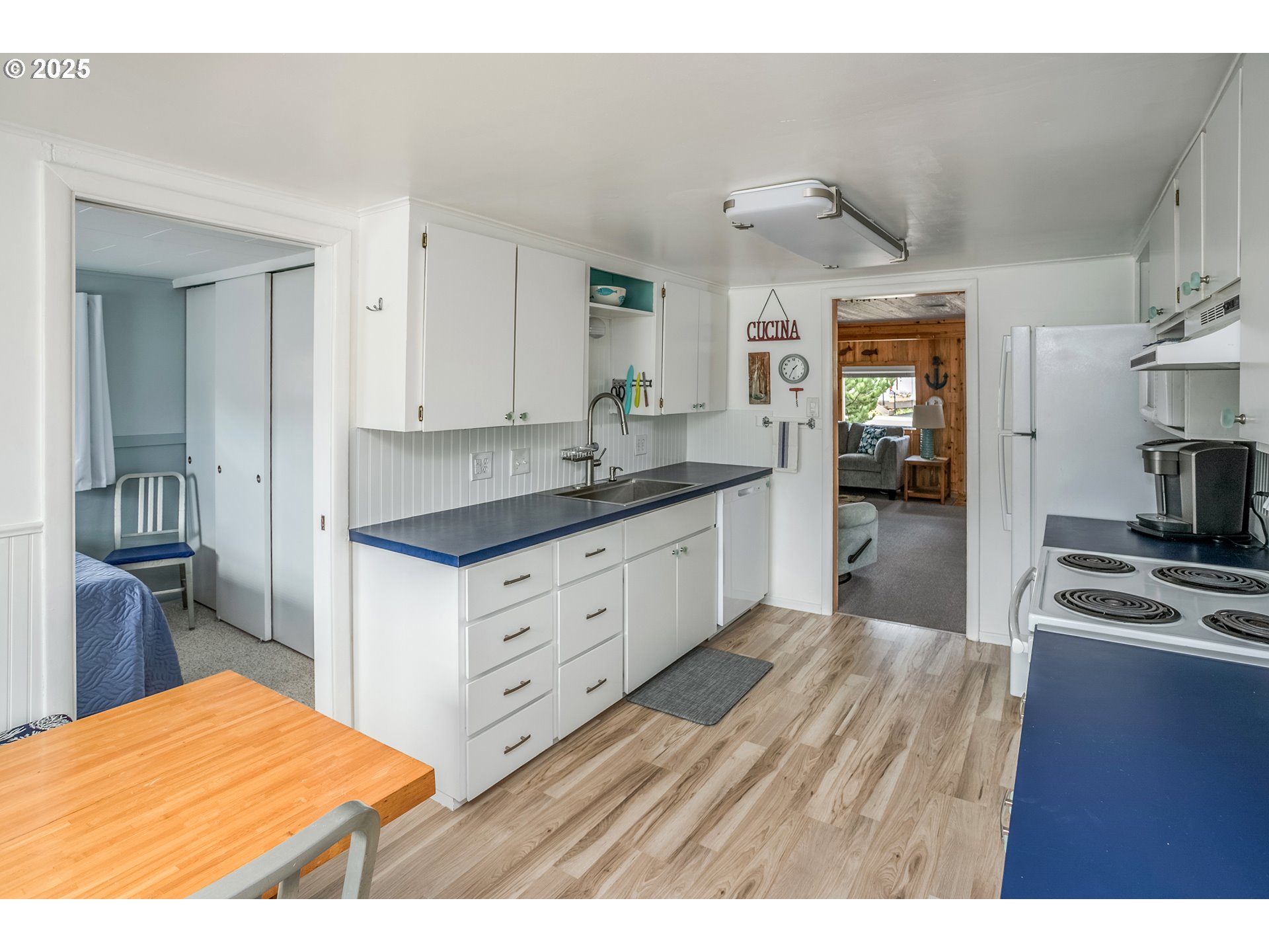 121 AVENUE S