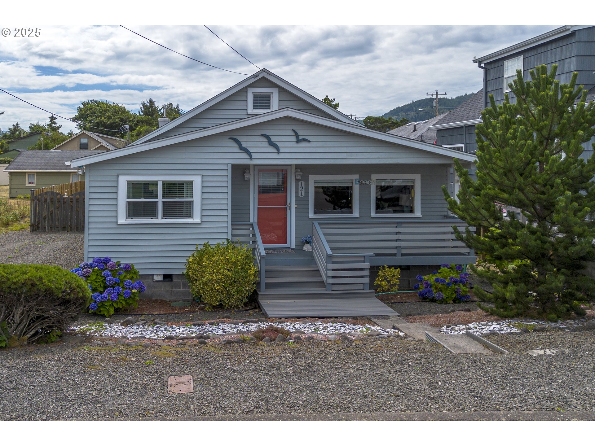 121 AVENUE S