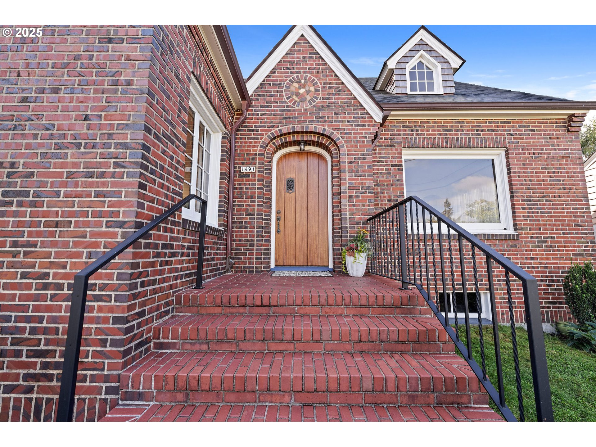 1491 JEROME AVE