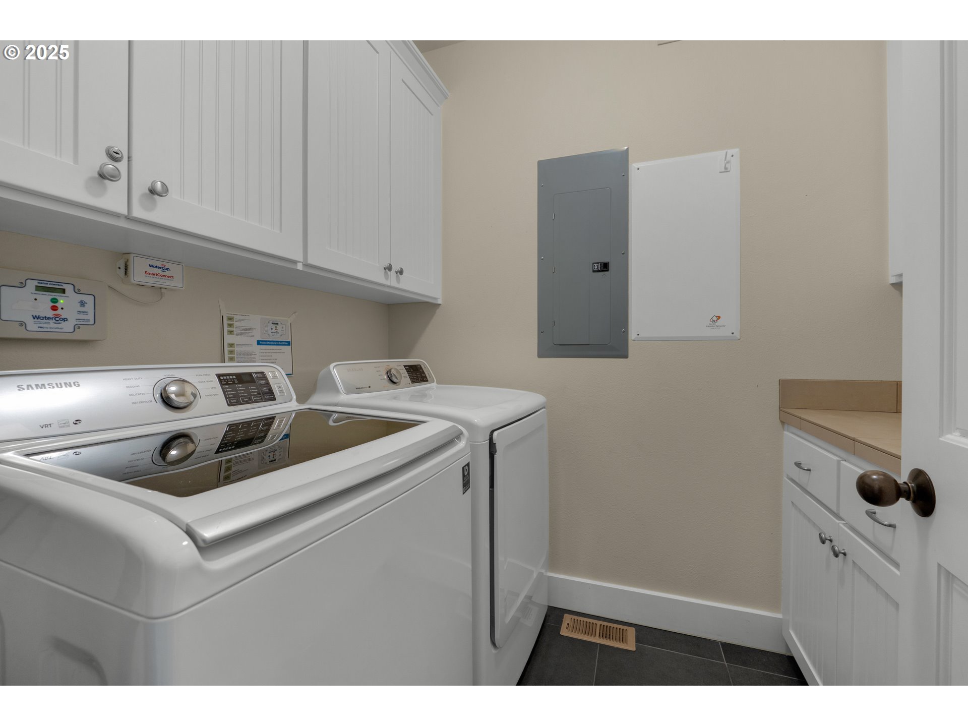 3972 SUNSET BLVD D101