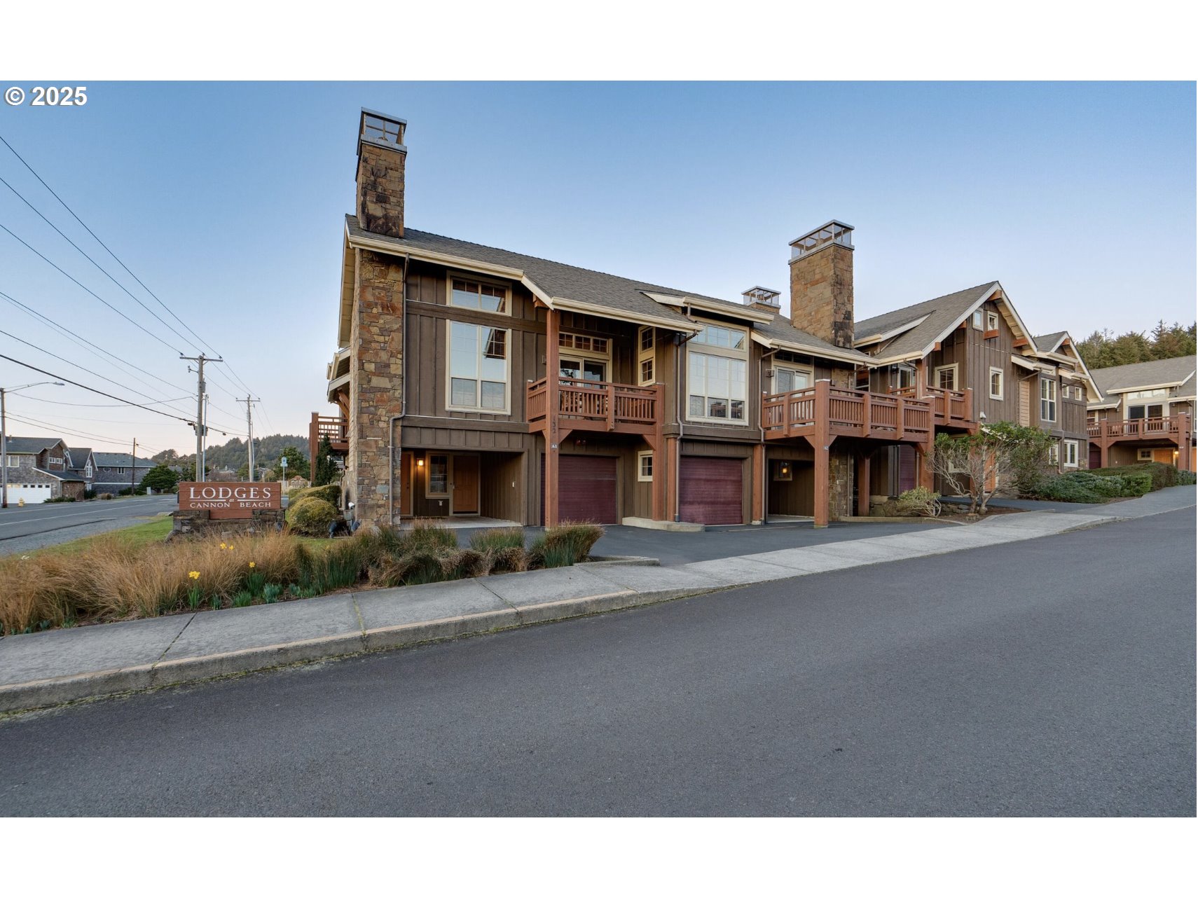 132 E SURFCREST AVE