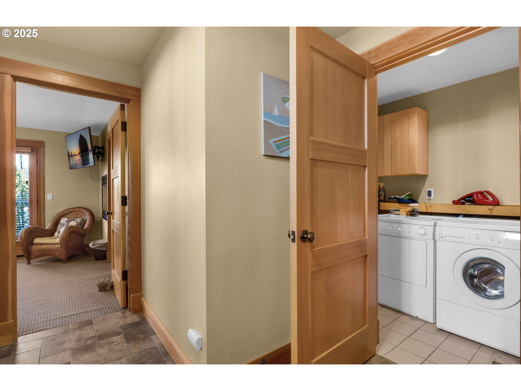 132 E SURFCREST AVE