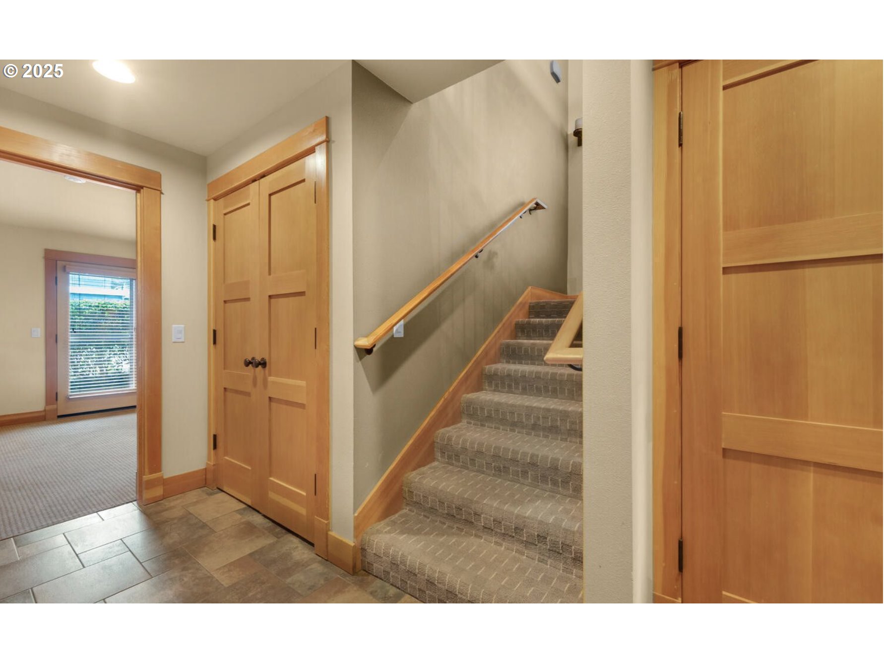 132 E SURFCREST AVE