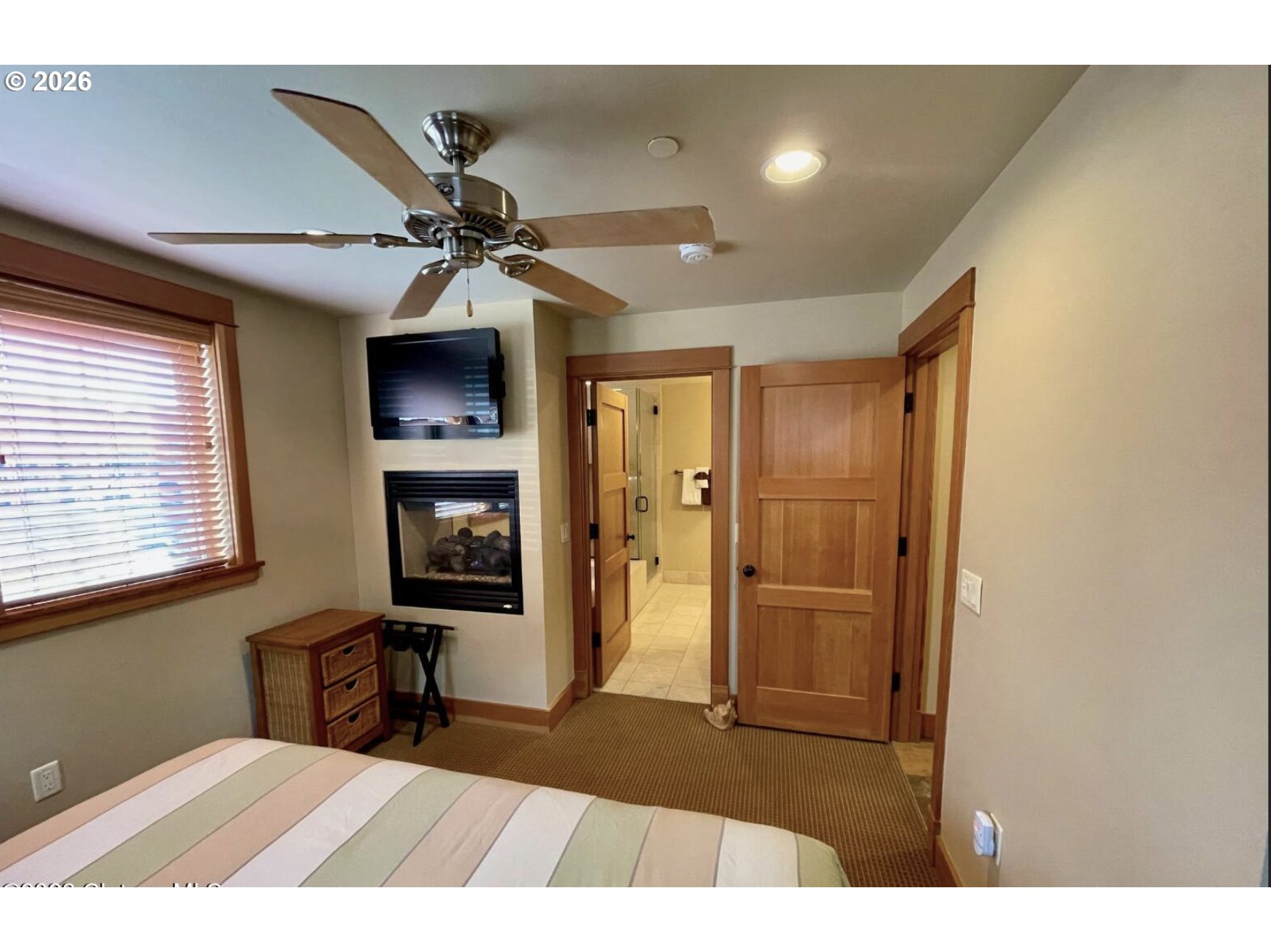 132 E SURFCREST AVE B2-B