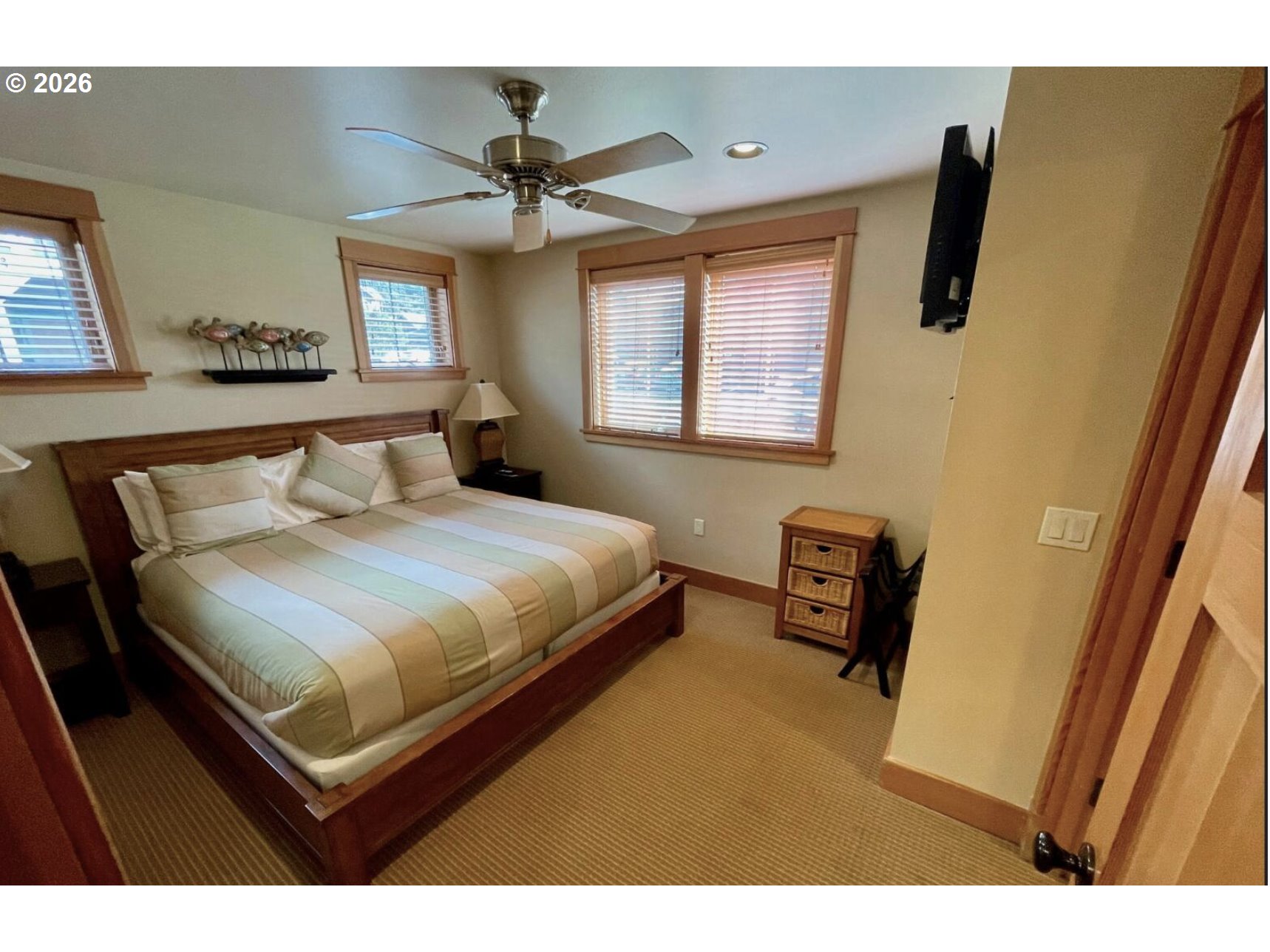 132 E SURFCREST AVE B2-B