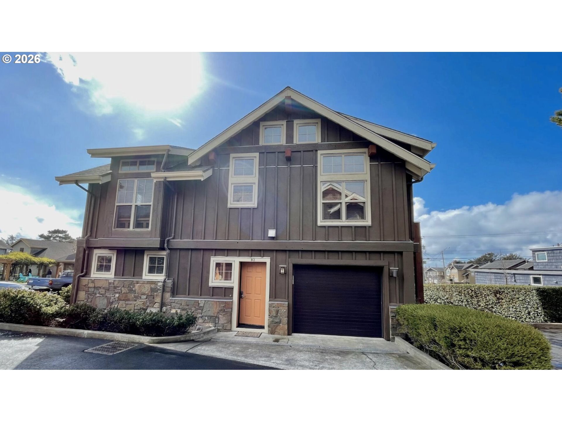 132 E SURFCREST AVE B2-B