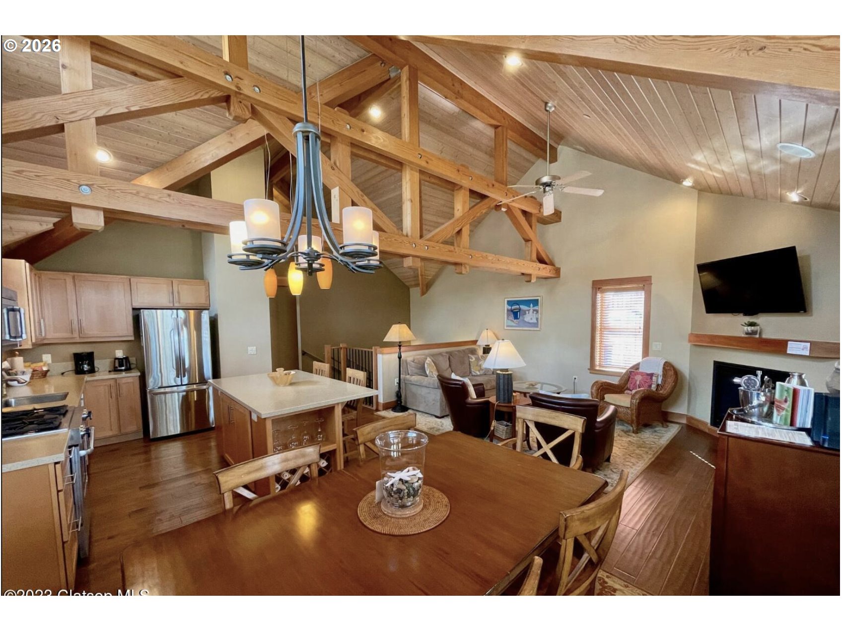 132 E SURFCREST AVE B2-B