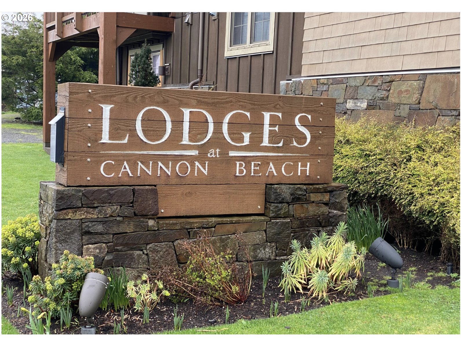 132 E SURFCREST AVE B2-B